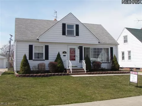 394 Clarmont Rd, Willowick, OH 44095 photo 2