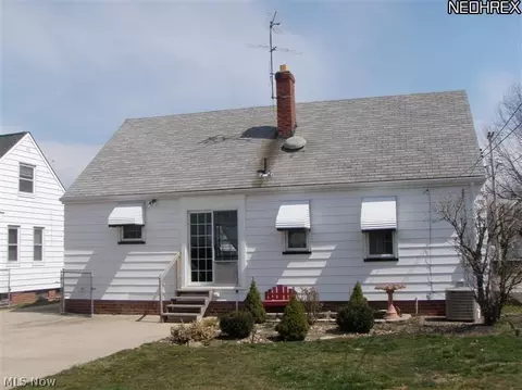 394 Clarmont Rd, Willowick, OH 44095 photo 3