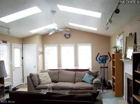 136 Wilson St, Struthers, OH 44471 photo 7