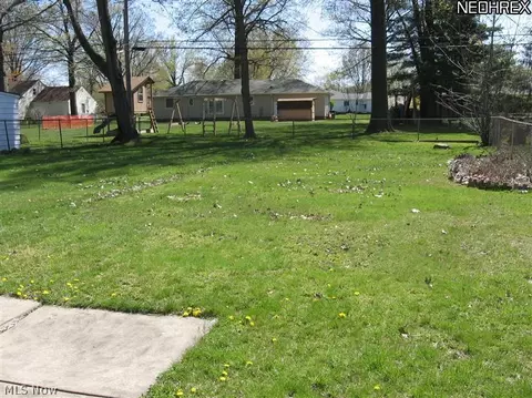 28518 Forest Rd, Willowick, OH 44095 photo 9