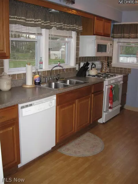 28518 Forest Rd, Willowick, OH 44095 photo 2