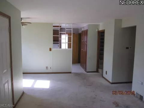 612 Eastern Heights Blvd, Elyria, OH 44035 photo 2