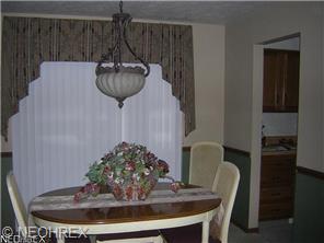 7392 Eisenhower Dr #6, Youngstown, OH 44512 photo 3