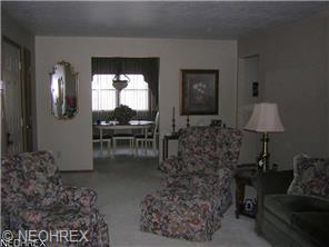 7392 Eisenhower Dr #6, Youngstown, OH 44512 photo 2