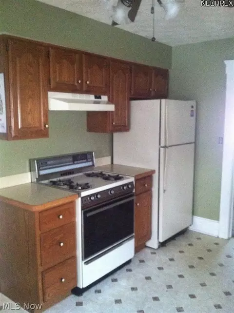 2432 E 32nd St, Lorain, OH 44055 photo 3
