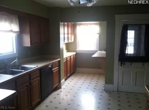 2432 E 32nd St, Lorain, OH 44055 photo 4