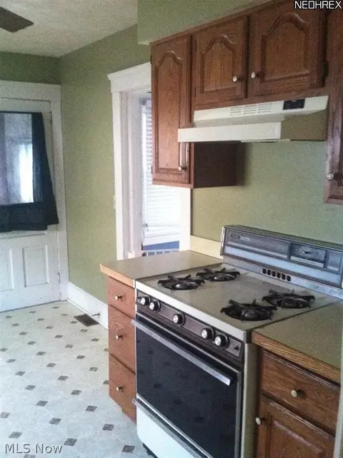 2432 E 32nd St, Lorain, OH 44055 photo 5