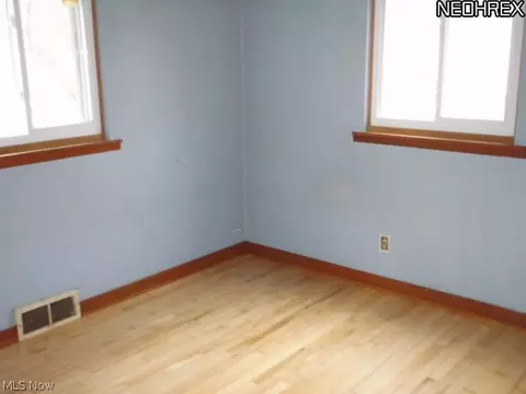 219 Perry St, Struthers, OH 44471 photo 8