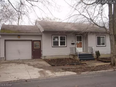 219 Perry St, Struthers, OH 44471 photo 1