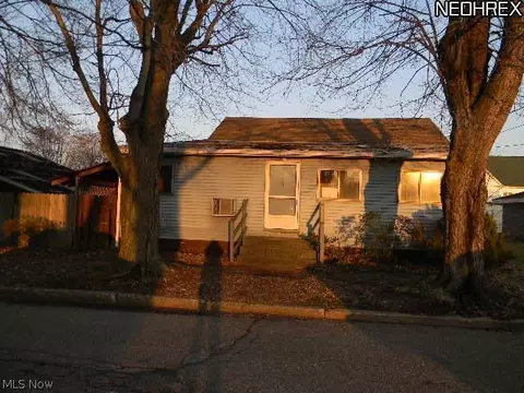 118 Second St, Malvern, OH 44644 photo 1