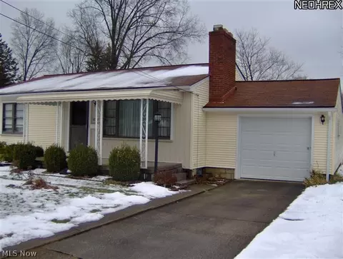3237 Meredyth Ln, Youngstown, OH 44511 photo 1