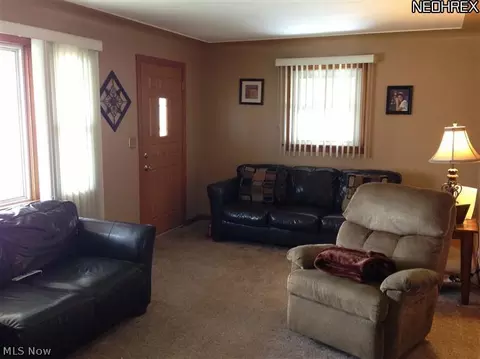 508 Creed St, Struthers, OH 44471 photo 2