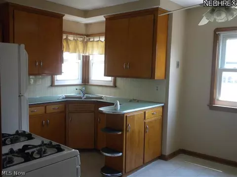 6603 Alber Ave, Parma, OH 44129 photo 5