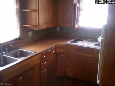 509 W 41st St, Ashtabula, OH 44004 photo 5