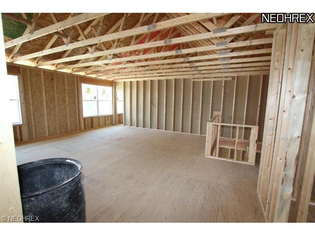 147 Larimar Dr, Eastlake, OH 44095 photo 2