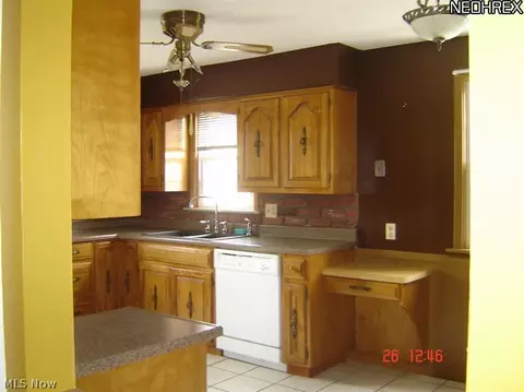 631 Como St, Struthers, OH 44471 photo 6
