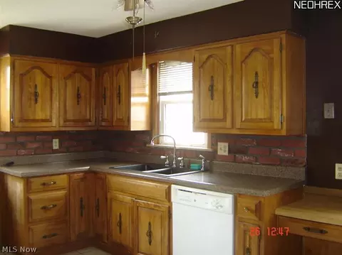 631 Como St, Struthers, OH 44471 photo 3