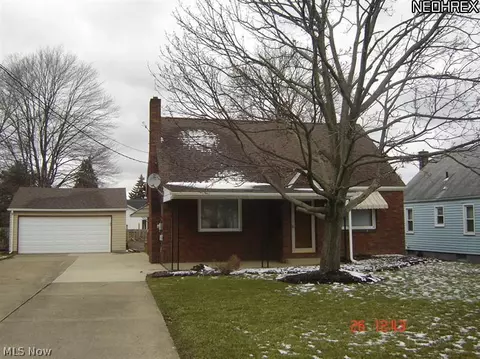 631 Como St, Struthers, OH 44471 photo 1