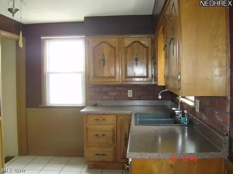 631 Como St, Struthers, OH 44471 photo 4