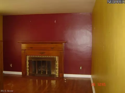 631 Como St, Struthers, OH 44471 photo 2