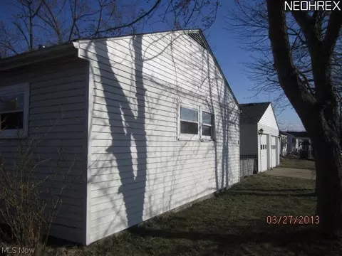 2554 E 42 St, Lorain, OH 44055 photo 3