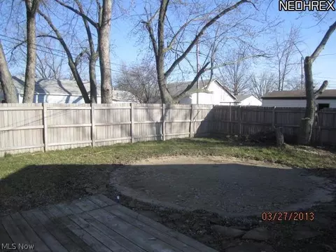 2554 E 42 St, Lorain, OH 44055 photo 2