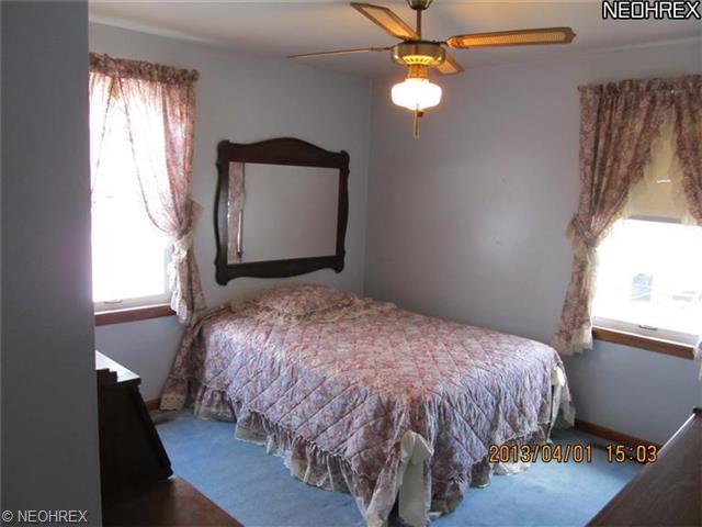 1114 E Calla, Youngstown, OH 44514 photo 2