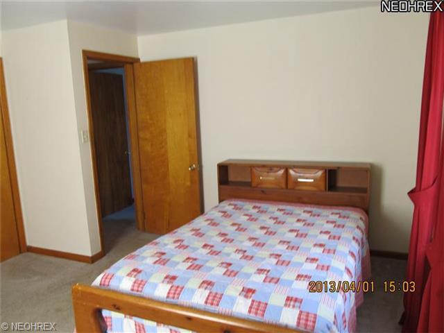 1114 E Calla, Youngstown, OH 44514 photo 3