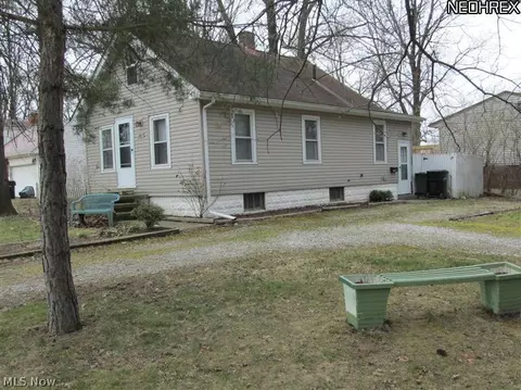 761 Howard St, Elyria, OH 44035 photo 1
