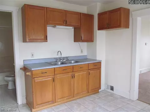 761 Howard St, Elyria, OH 44035 photo 8