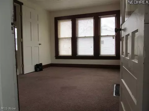 761 Howard St, Elyria, OH 44035 photo 5