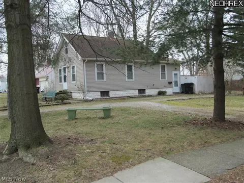 761 Howard St, Elyria, OH 44035 photo 4