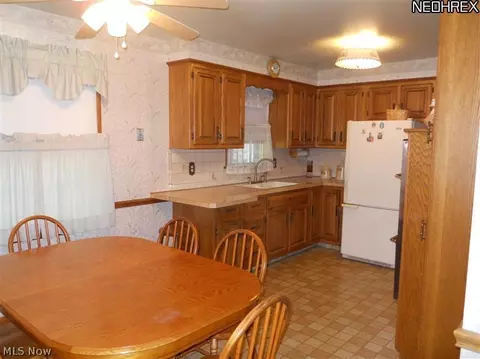 384 Como Ave, Struthers, OH 44471 photo 8