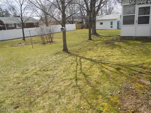 384 Como Ave, Struthers, OH 44471 photo 4