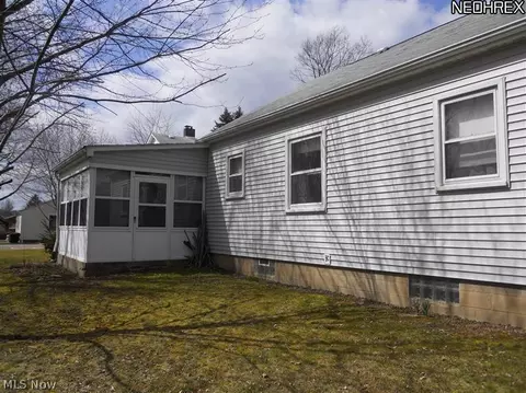 384 Como Ave, Struthers, OH 44471 photo 3