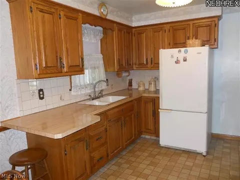 384 Como Ave, Struthers, OH 44471 photo 5