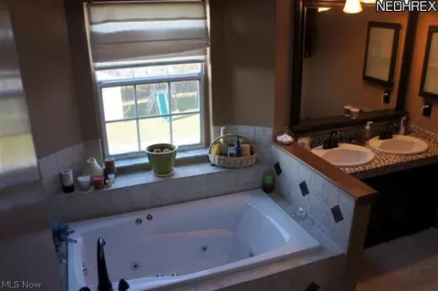 33085 Ashdown Dr, Solon, OH 44139 photo 12