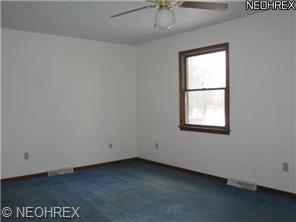 827 Oakridge Dr, Youngstown, OH 44512 photo 6
