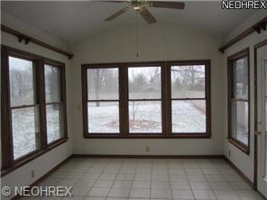 827 Oakridge Dr, Youngstown, OH 44512 photo 2