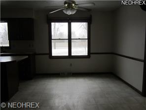 827 Oakridge Dr, Youngstown, OH 44512 photo 1