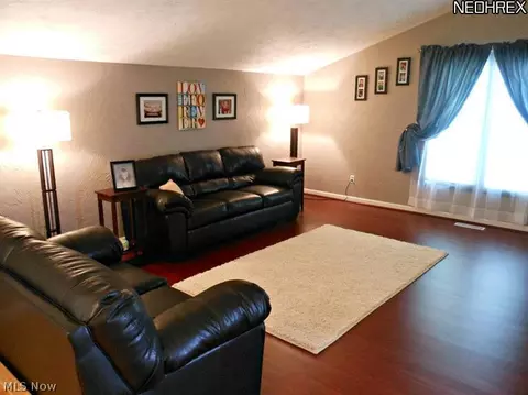 4044 Ivanhoe Dr, Lorain, OH 44053 photo 3