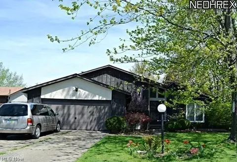 4044 Ivanhoe Dr, Lorain, OH 44053 photo 1