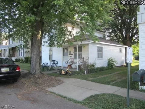 320 High St, Dresden, OH 43821 photo 2