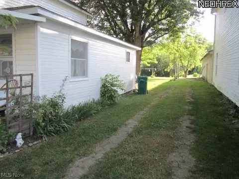 320 High St, Dresden, OH 43821 photo 3