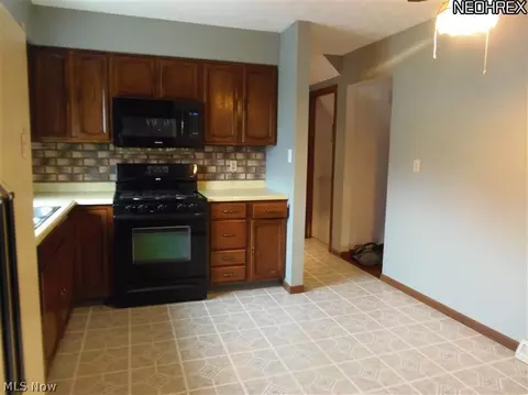 7661 Buchanan Dr, Boardman, OH 44512 photo 5