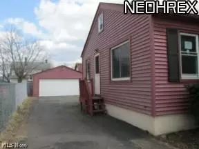 327 Hyde Ave, Niles, OH 44446 photo 2