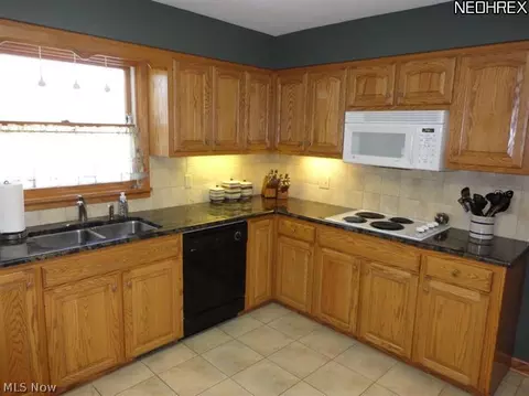 552 Darrow Rd, Akron, OH 44305 photo 8