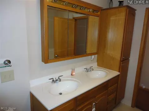 552 Darrow Rd, Akron, OH 44305 photo 18