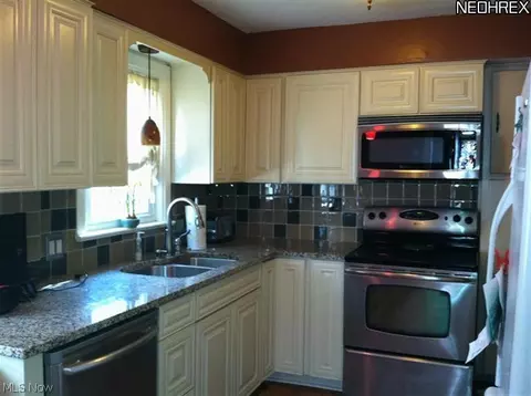650 Ecton Rd, Akron, OH 44303 photo 3