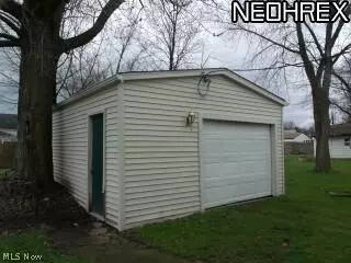 167 Clinton Ave, Elyria, OH 44035 photo 2